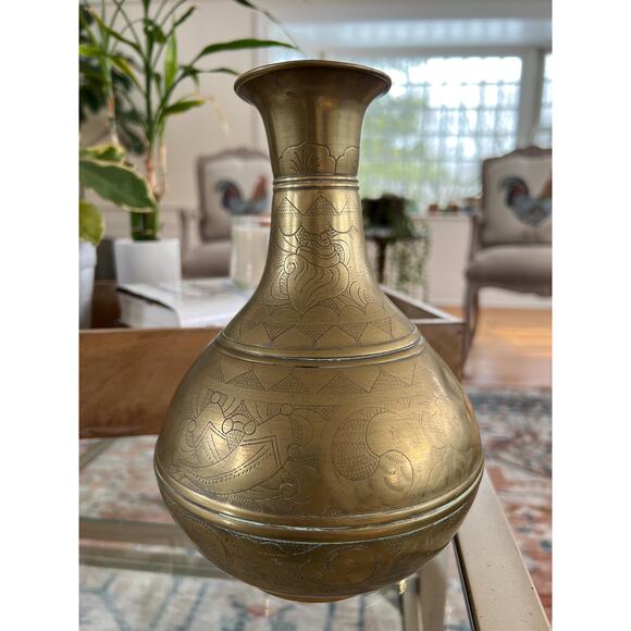 Large Solid Brass Vintage Etched, Vase, Home Decor, Sea Shell, Yin-Yang, Indian - Picture 5 of 10